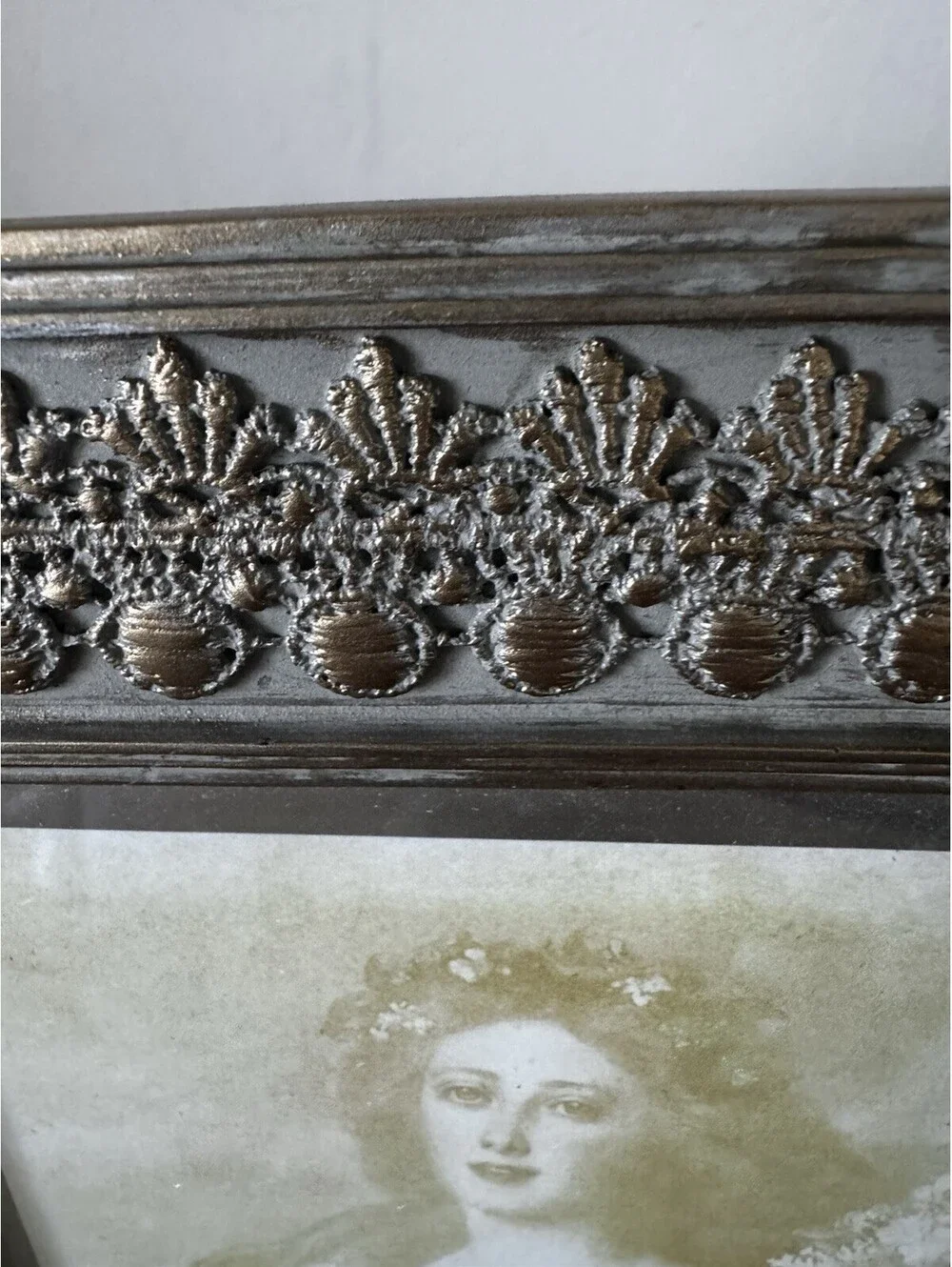 Vintage Gold Brushed Silver Metal Ornate Picture Photo Frame Made In India 4x6